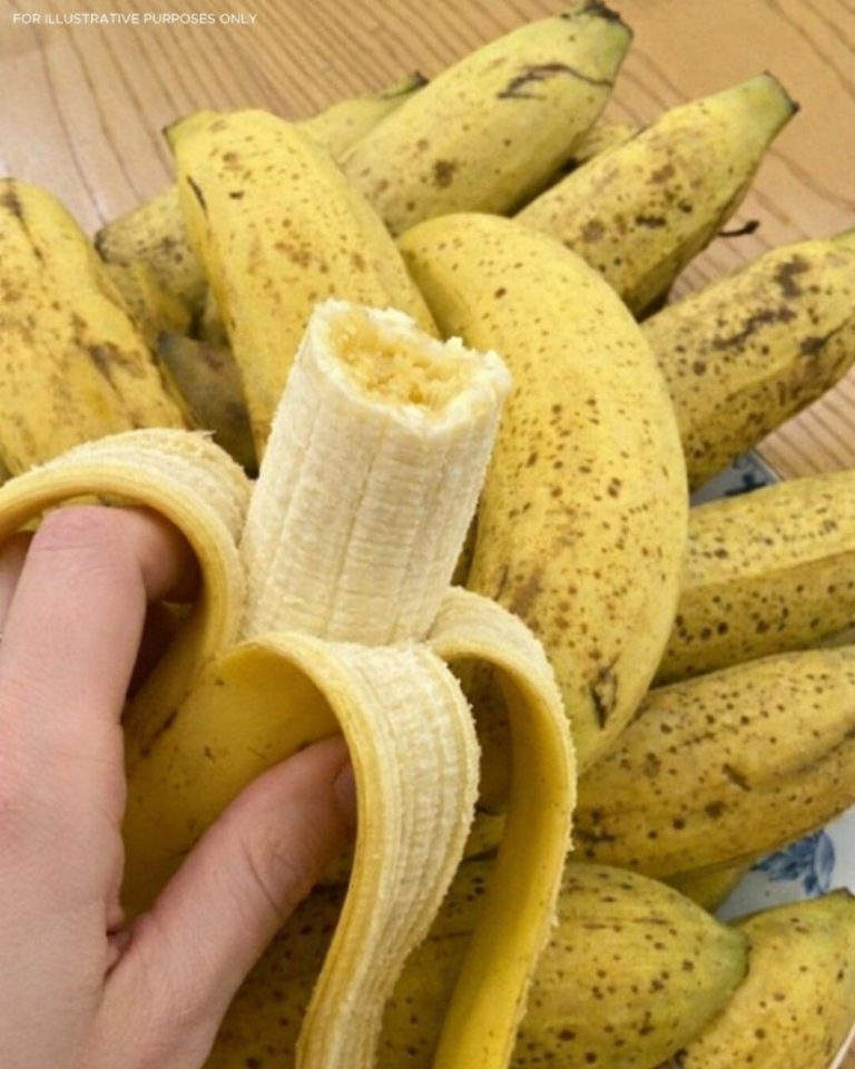 Jeden banan dziennie po 50.: To, jak wpływa na Twój organizm, może Cię zaskoczyć