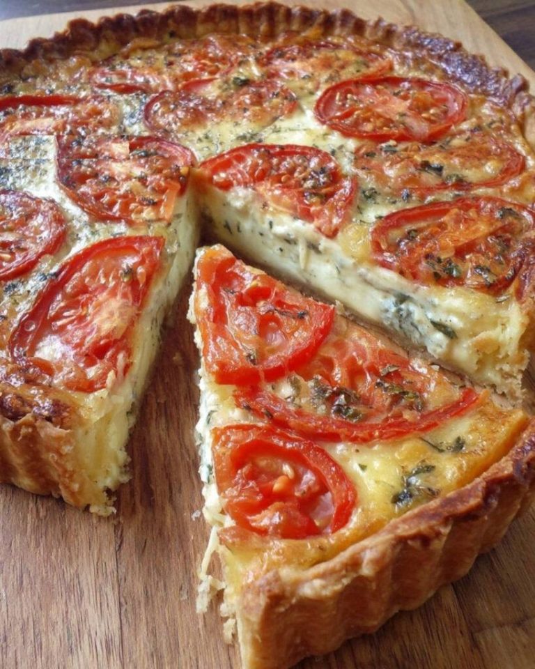 Ciasto pomidorowe z mozzarellą i aromatycznymi ziołami