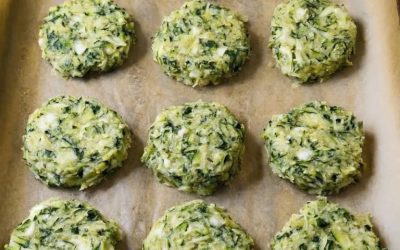 Pieczone kotlety z cukinii z serkiem wiejskim – smak lata na talerzu – Smaki Raju