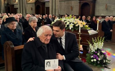 Na pogrzebie mojej córki mój zięć pochylił się w moją stronę i szepnął: „Masz 24 godziny, żeby opuścić mój dom.” Spojrzałam mu prosto w oczy…