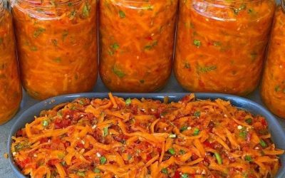Nie musisz tego gotować. Każdy, kto spróbuje, prosi o przepis. Nawet jeśli zrobisz 100 słoików, to i tak za mało. Niesamowicie pyszne!