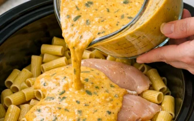 Kremowy makaron rigatoni z kurczakiem i dynią piżmową gotowany w wolnowarze