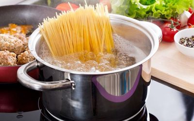 Zrewolucjonizuj swoją metodę gotowania makaronu: szybkie, ekonomiczne i smaczne podejście!🍝🔥